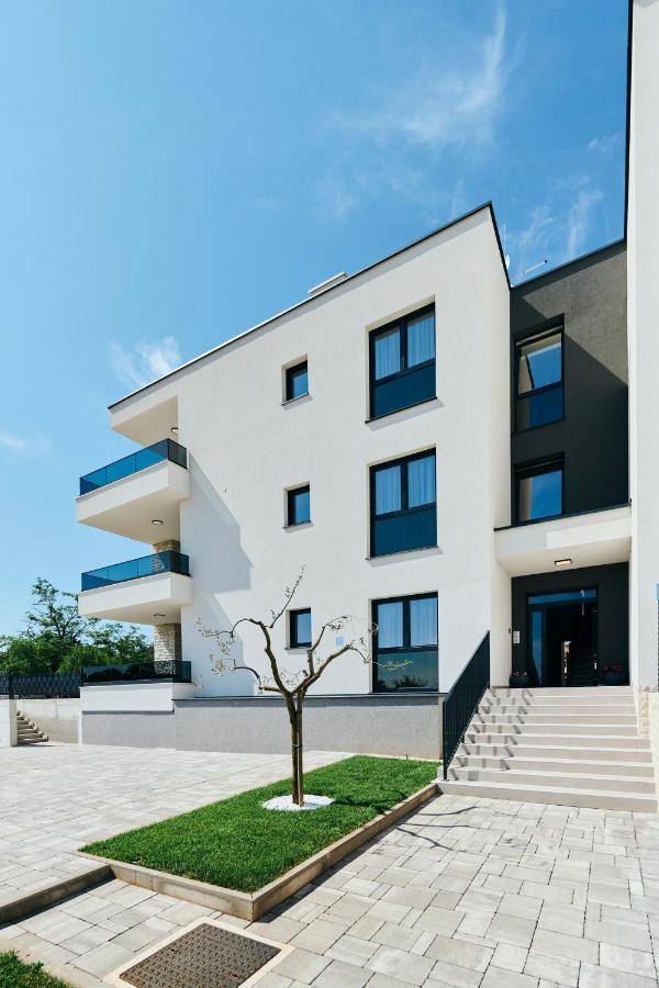Apartments San Maris Umag Extérieur photo